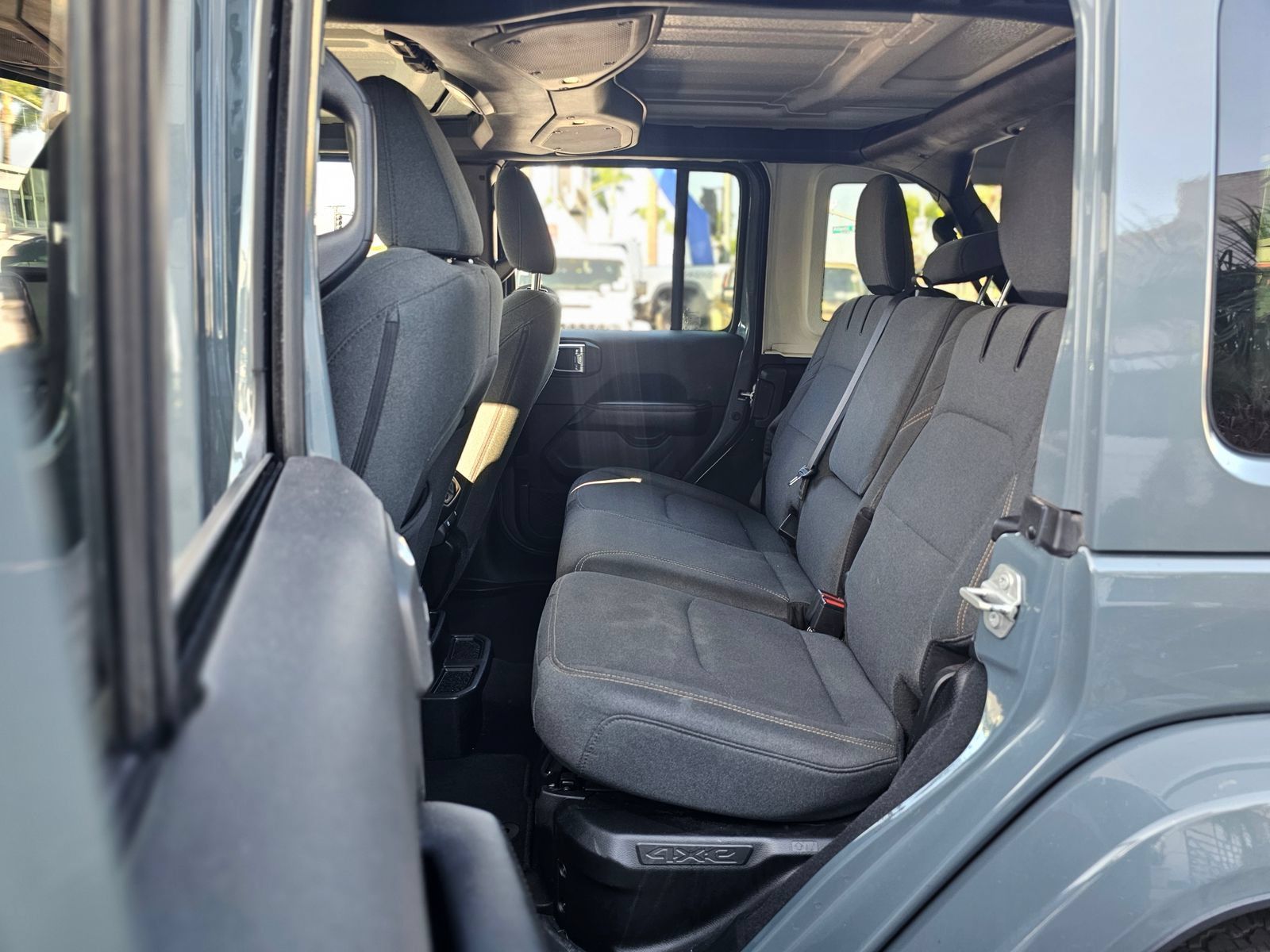 Used 2024 Jeep Wrangler Unlimited Sahara AWD/4WD image 34
