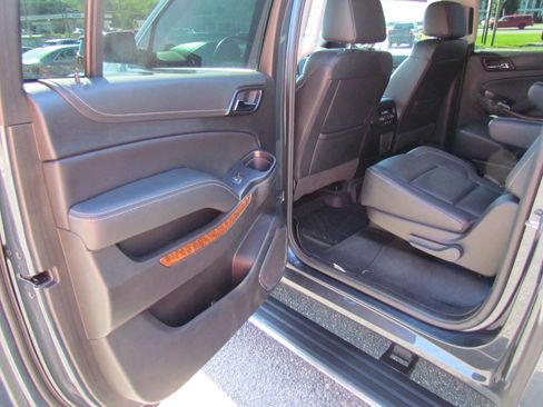 Used 2019 Chevrolet Suburban Premier image 12