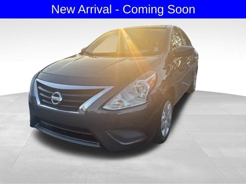 Used 2015 Nissan Versa SV image 2