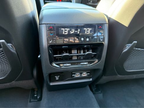 Used 2024 Jeep Grand Cherokee Overland w/ Luxury Tech Group IV image 27