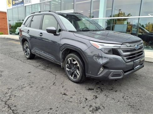 Used 2025 Subaru Forester Limited image 9