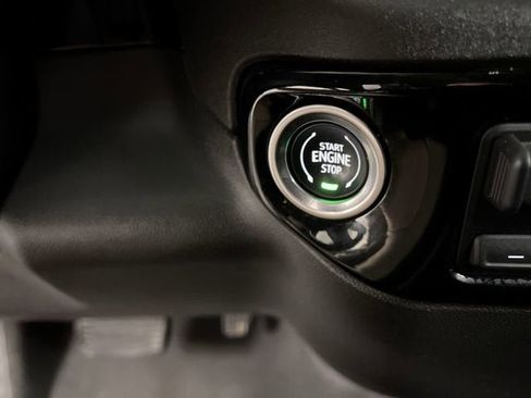 Certified 2025 GMC Sierra 1500 SLT AWD/4WD image 17