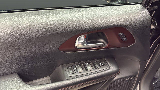Used 2020 Chrysler Pacifica Limited FWD image 21