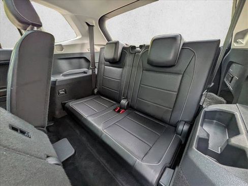 Used 2021 Volkswagen Tiguan SE w/ Panoramic Sunroof Package AWD/4WD image 19