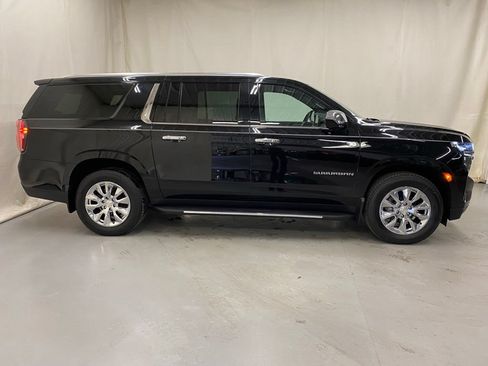 Used 2022 Chevrolet Suburban LT AWD/4WD image 9