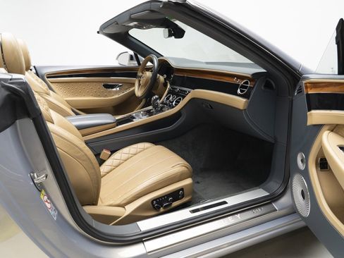 Used 2020 Bentley Continental GT image 41
