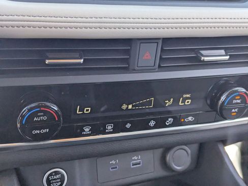 Certified 2023 Nissan Rogue SV FWD image 24