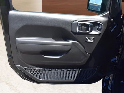 New 2025 Jeep Gladiator Sport image 10