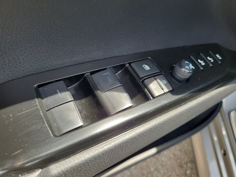 Used 2025 Toyota Camry XLE AWD/4WD image 19