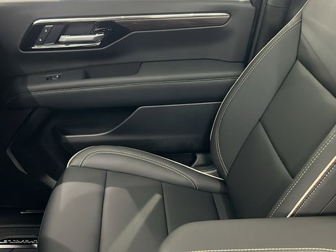 New 2026 Chevrolet Suburban Premier w/ Sun And Tow Package AWD/4WD image 20