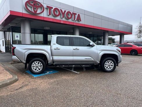 Used 2025 Toyota Tacoma SR5 image 6