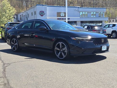Used 2025 Honda Accord Sport image 4