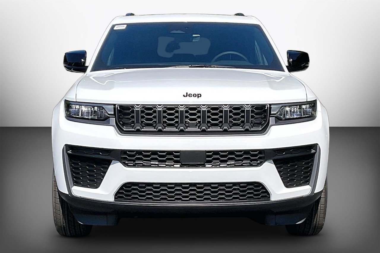 New 2027 Jeep Grand Cherokee Altitude RWD image 3