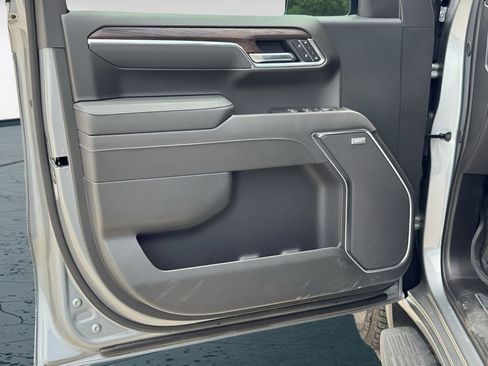 New 2026 GMC Sierra 1500 SLT AWD/4WD image 13