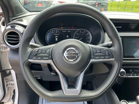Used 2020 Nissan Kicks SV FWD image 15