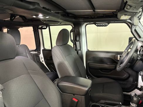 Used 2022 Jeep Wrangler Unlimited Sport AWD/4WD image 16