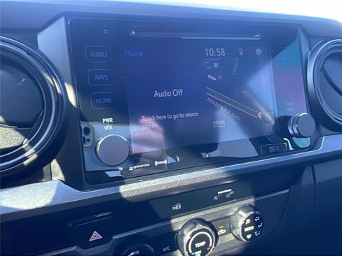 Used 2018 Toyota Tacoma TRD Off-Road image 25