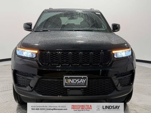 New 2025 Jeep Grand Cherokee Altitude AWD/4WD image 3
