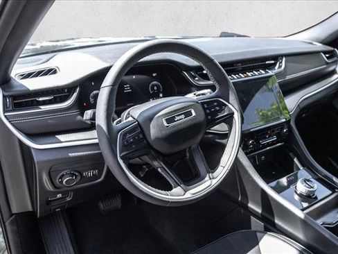 Used 2023 Jeep Grand Cherokee Altitude AWD/4WD image 10