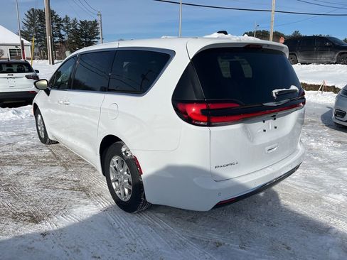 New 2026 Chrysler Pacifica Select image 5