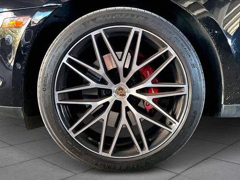 Used 2023 Porsche Macan S image 10