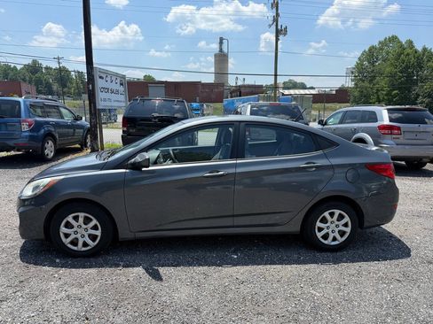 Used 2012 Hyundai Accent GLS FWD image 4