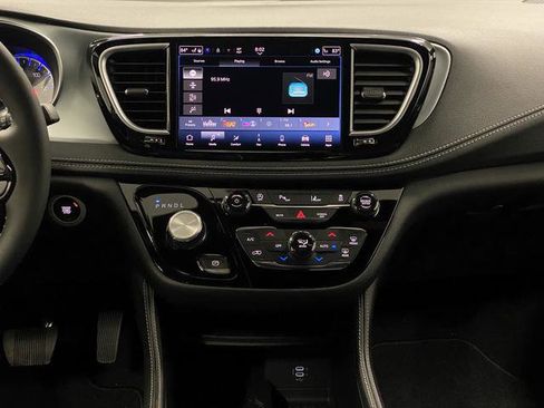 New 2026 Chrysler Pacifica Limited w/ S Appearance Package AWD/4WD image 9
