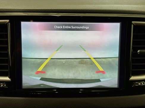 Used 2024 Chrysler Pacifica Touring-L FWD image 22
