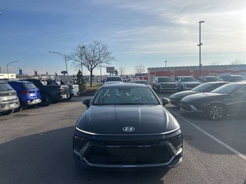 Used 2025 Hyundai Sonata SE image 2