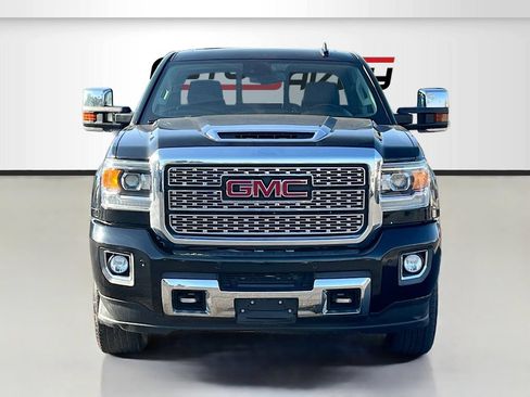 Used 2019 GMC Sierra 2500 Denali w/ Duramax Plus Package AWD/4WD image 2