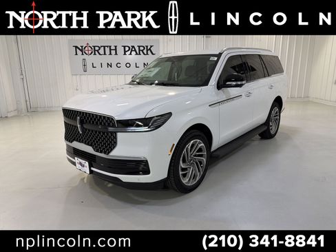 New 2026 Lincoln Navigator Premiere AWD/4WD image 1