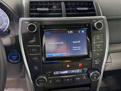 Used 2017 Toyota Camry XLE FWD image 18