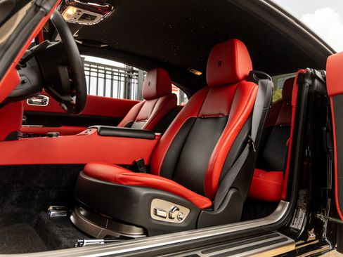 Used 2018 Rolls-Royce Wraith RWD image 25
