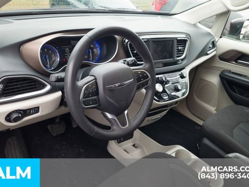 Used 2023 Chrysler Voyager LX FWD image 22