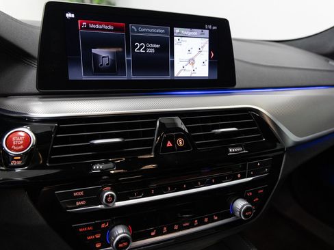 Used 2018 BMW M5 image 12