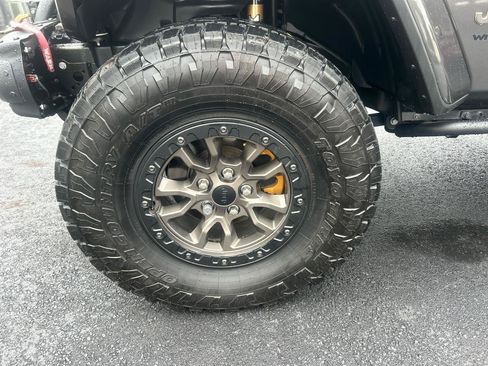 Used 2022 Jeep Wrangler Unlimited Rubicon w/ Trailer Tow Package AWD/4WD image 9