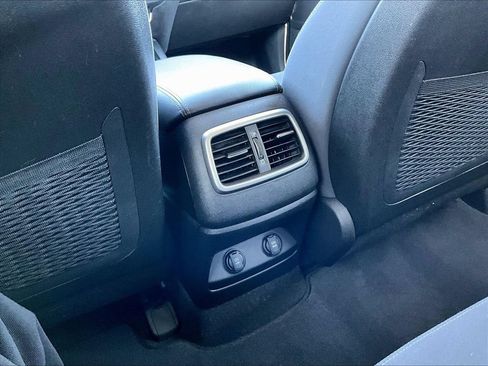 Used 2017 Kia Sorento AWD w/ LX Convenience Package image 12