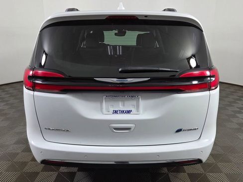 Used 2021 Chrysler Pacifica Touring-L FWD image 7