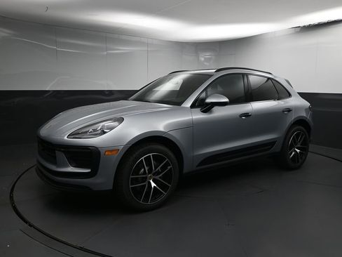 Used 2025 Porsche Macan image 4