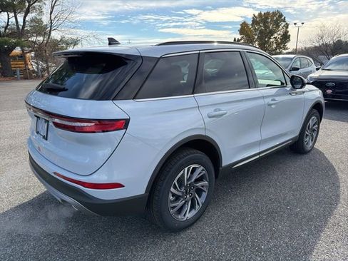 New 2026 Lincoln Corsair Premiere image 3