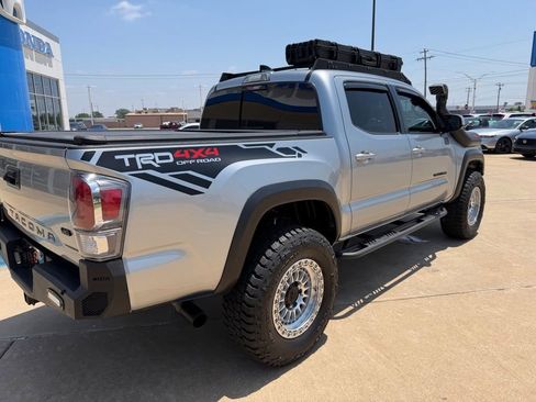 Used 2022 Toyota Tacoma TRD Off-Road w/ Technology Package AWD/4WD image 13