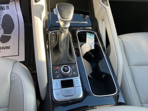 Used 2022 Kia Telluride EX w/ EX Premium Package image 18