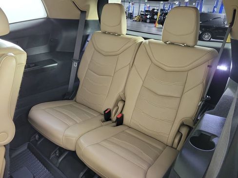 Used 2024 Cadillac XT6 Premium Luxury w/ Platinum Package AWD/4WD image 12