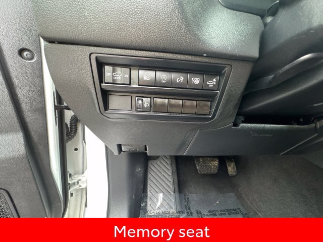Used 2023 Toyota Tundra Limited AWD/4WD image 18