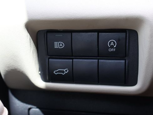 Used 2023 Toyota Highlander XLE FWD image 36