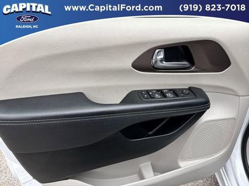 Used 2023 Chrysler Voyager LX FWD image 20