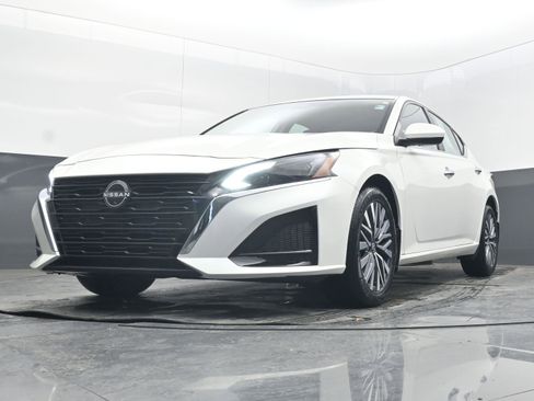 Used 2023 Nissan Altima 2.5 SV w/ SV Premium Package image 23