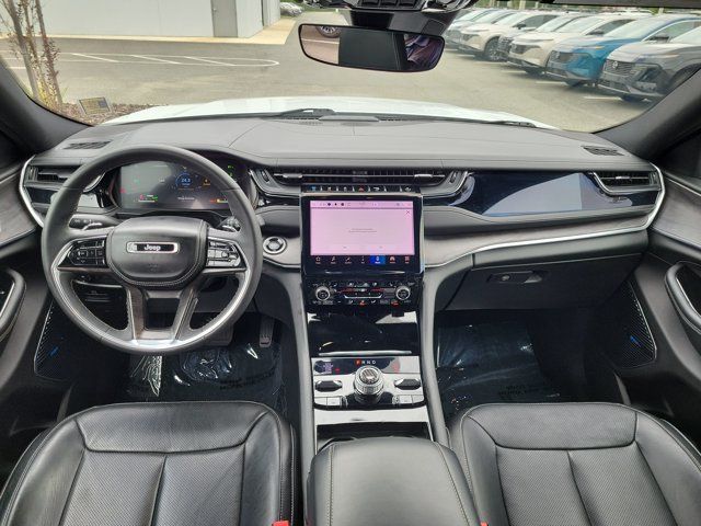 Used 2023 Jeep Grand Cherokee Overland AWD/4WD image 12