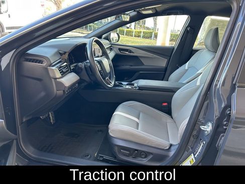 Used 2025 Toyota Camry SE image 5