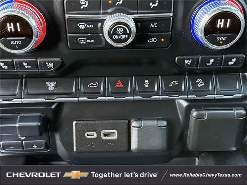 Used 2022 GMC Sierra 2500 AT4 image 23